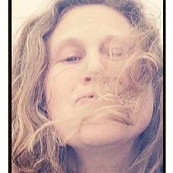 Meet your Posher, Stephanie - Picture 1 of 1